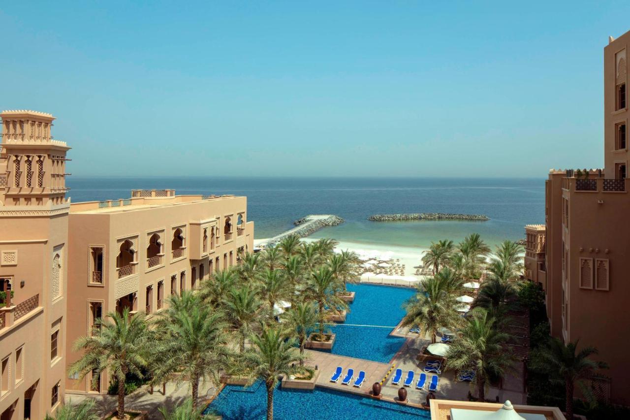 Sheraton Sharjah Beach Resort And Spa Esterno foto